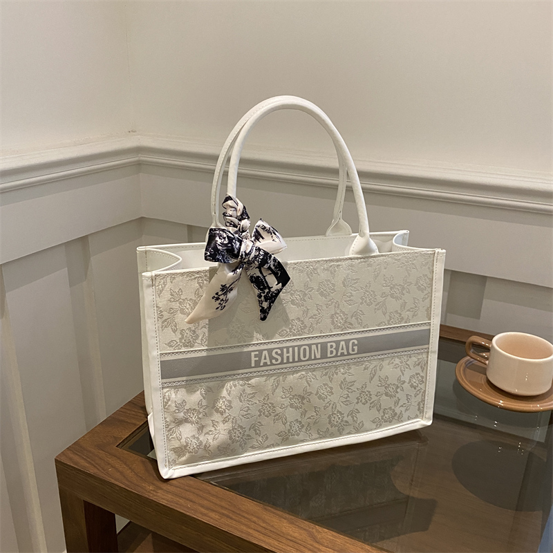 Embroidery On Leather - Bolsa Tote Feminina Luxuosa e Elegante