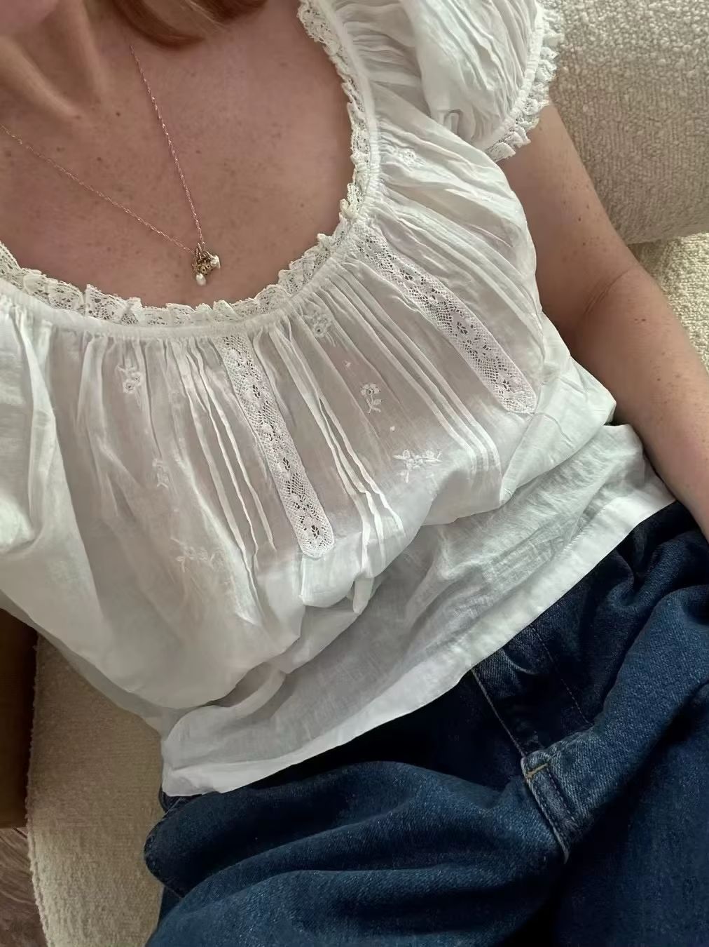 Camisa Feminina com Bordado em - Embroidery Patches avaliação e preço