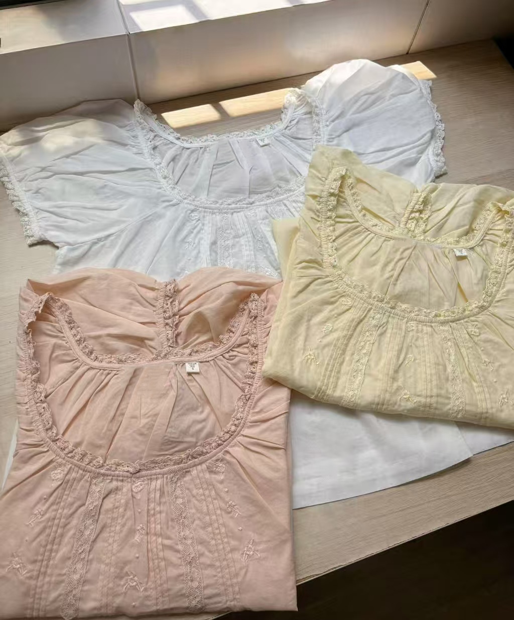 Camisa Feminina com Bordado em - Embroidery Patches avaliação e preço