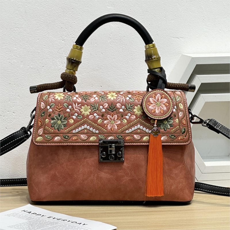 Bolsa de Couro Johnature com B - Embroidery On Leather avaliação e preço
